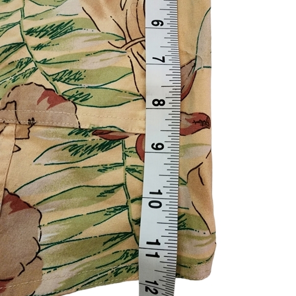 Urban Outfitters Floral Hawaiian Print Shorts Womens Large - Picture 6 of 7